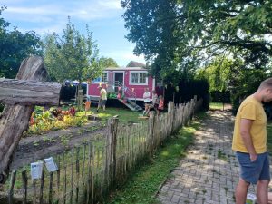 Der Bauwagen im Apfelgarten