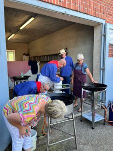 Vorbereiten auf das Reibekuchenbacken